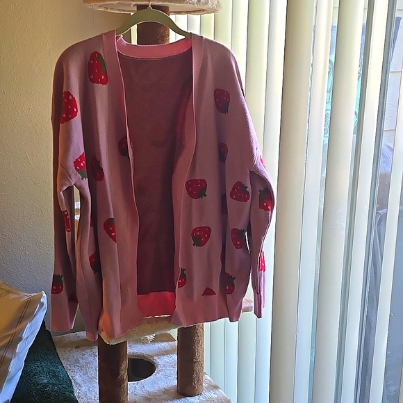 New Strawberry cardigan - Picture 3 of 3